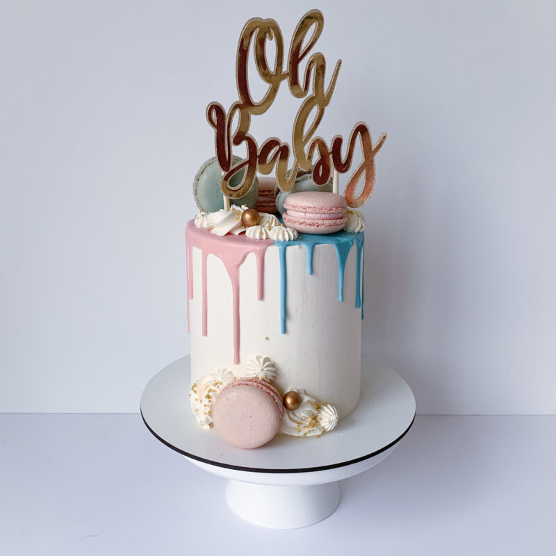 Gender reveal taart met drip, macarons & taarttopper
