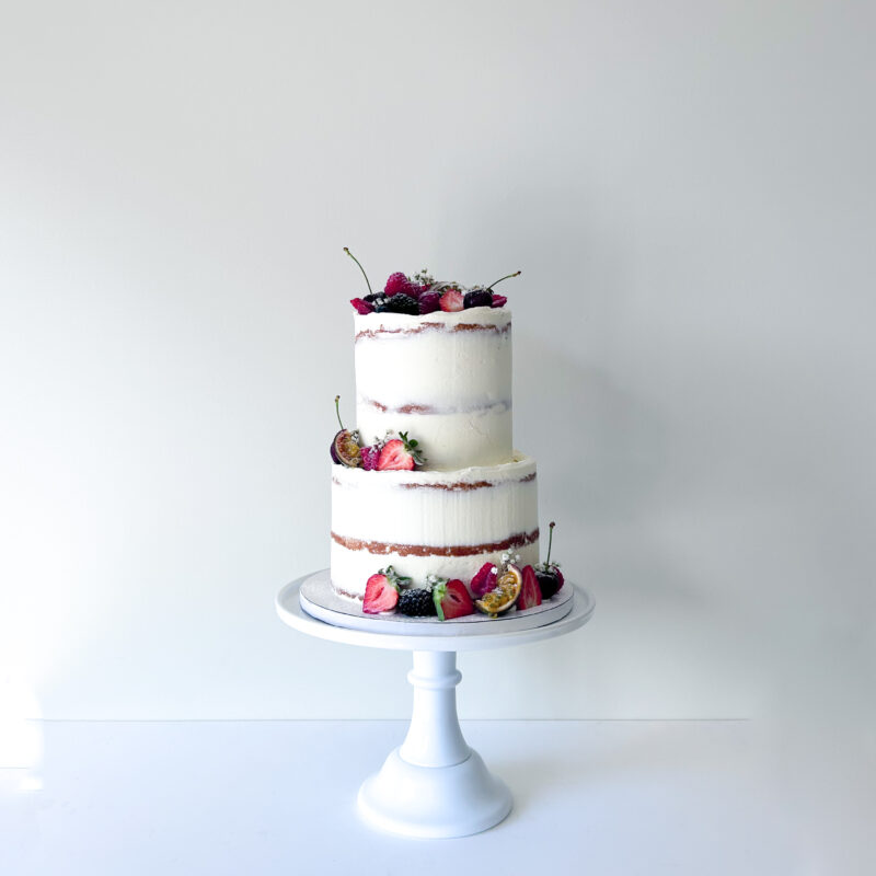 The Naked Cake met rood fruit